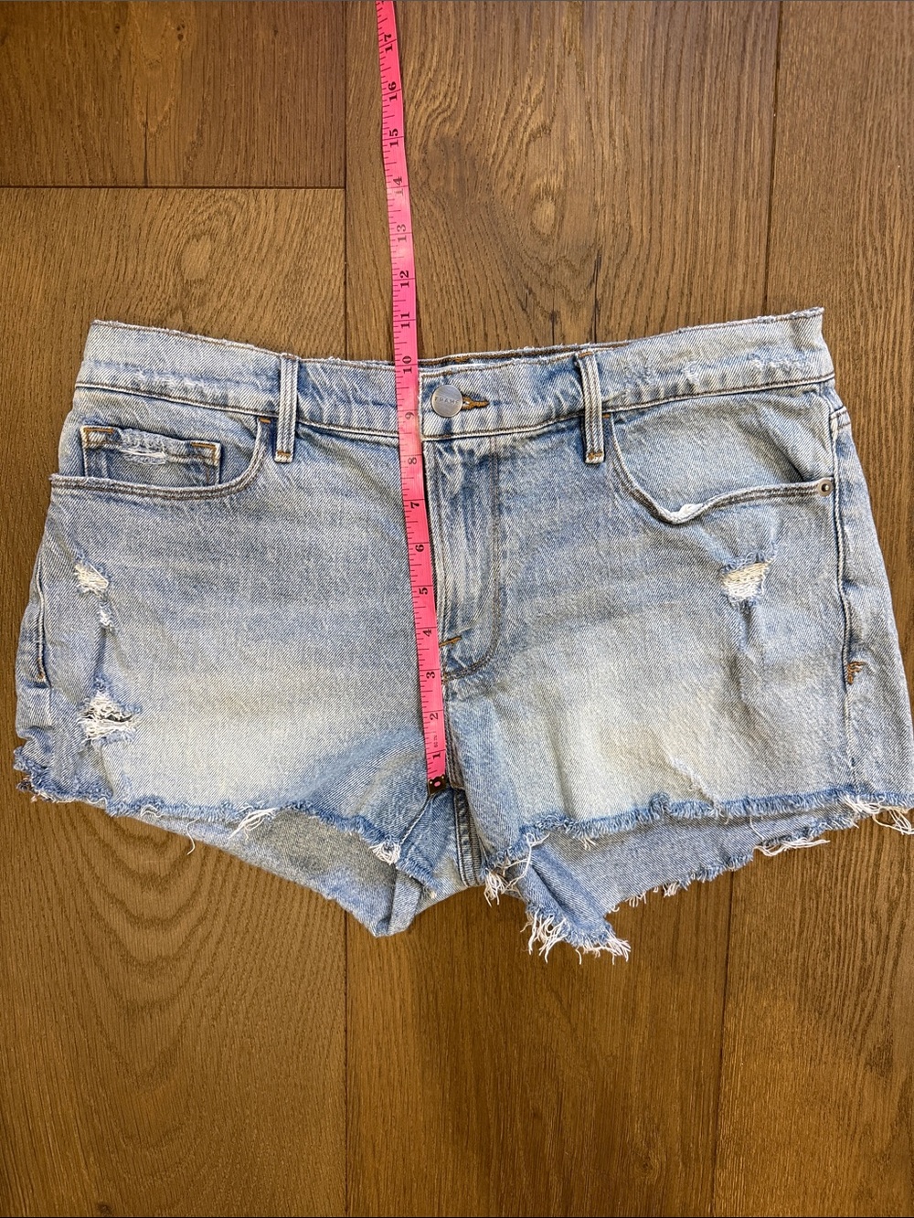 FRAME Le Cutoff Distressed Denim Shorts Light Wash Size 30 - Picture 6 of 7